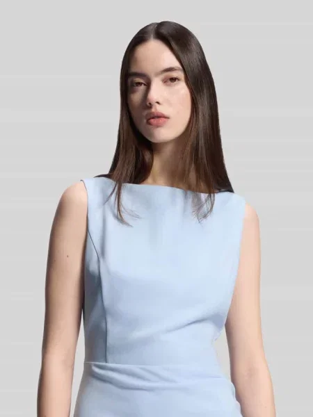 Sukienka casualowa o kroju slim fit z marszczeniami Hugo niebieska