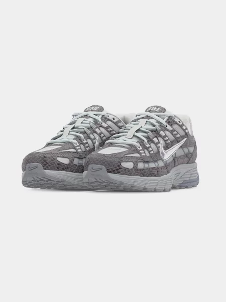 Nike Sportswear Nízke tenisky SE tmavošedá / strieborná biela