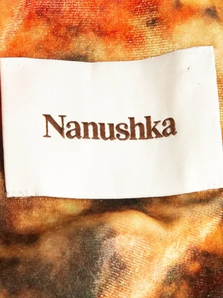 Кадифена костюм рокля Nanushka с tie-dye ефект оранжево