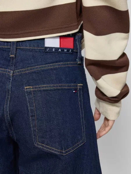 Jeansy o kroju loose fit z mieszanki bawełny Tommy Jeans