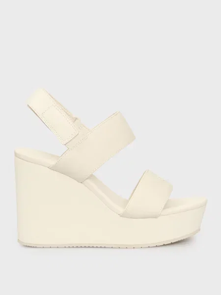 Босоножки Calvin Klein Jeans на танкетке белые