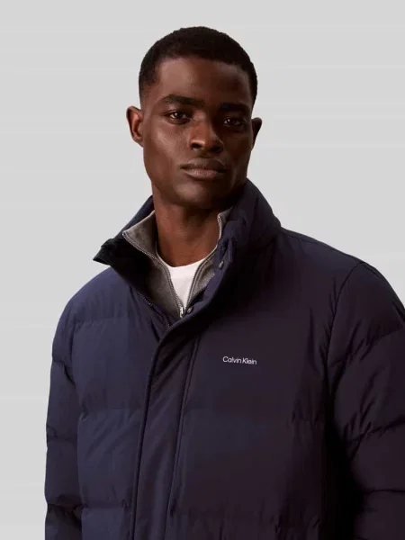 Kurtka pikowana o kroju regular fit z odpinanym kapturem Ck Calvin Klein granatowa