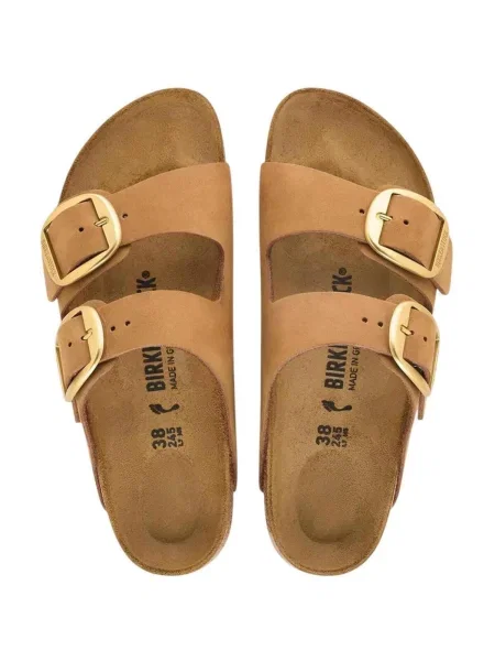 Papuci Birkenstock cu cataramă din nubuc maro