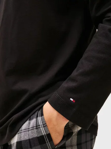 Лонгслив Tommy Hilfiger черный