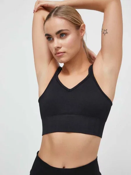 Сутиен за йога Casall Seamless Rib с изчистен дизайн черно