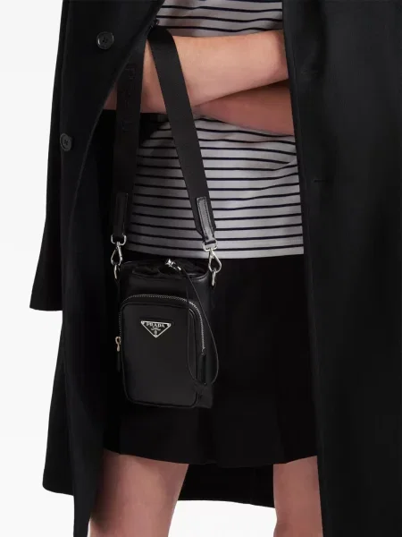 Email geantă Prada din piele cu autograf negru