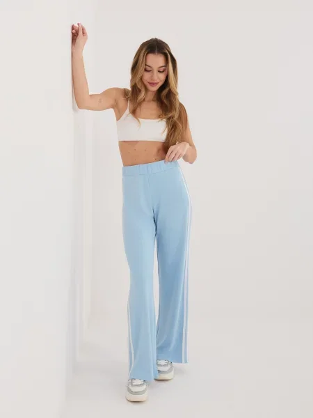Pantaloni de trening Relevance alb