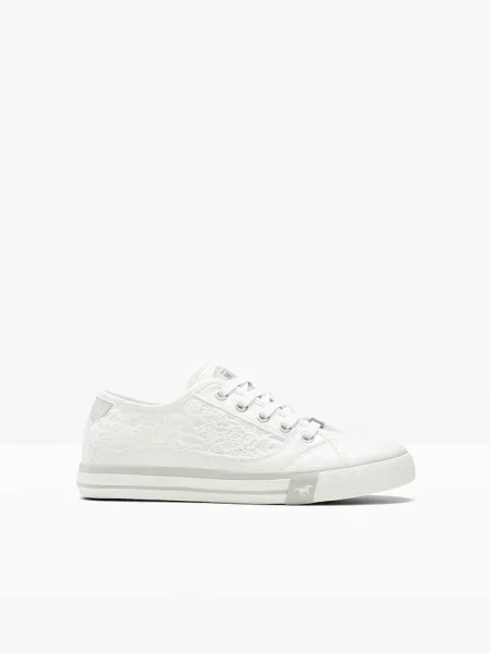 Sneakersy z koronką marki Mustang białe