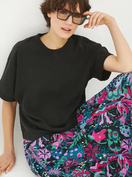 Блуза Medicine с изчистен дизайн черно