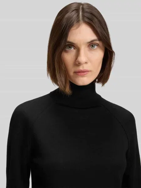 BOSS sweter wełniany lekki z golfem czarny