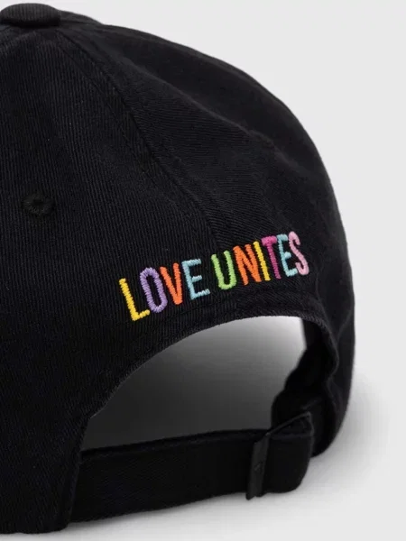 Kšiltovka adidas Performance Pride Love Unites s aplikací černá