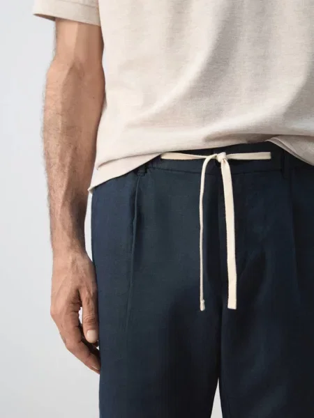 Spodnie slim fit cropped z lnu i bawełny Mężczyzna 38 MANGO MAN granatowy