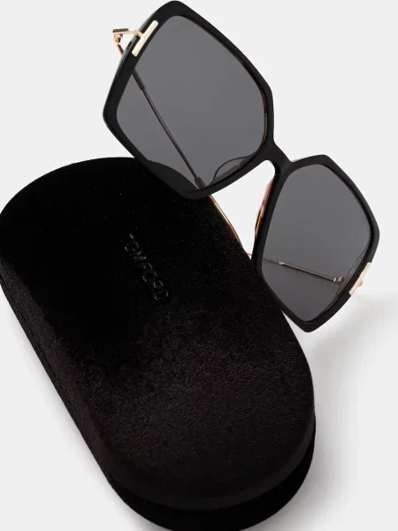 Солнцезащитные очки Tom Ford черные