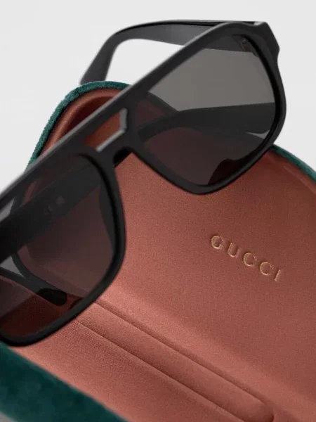 Солнцезащитные очки Gucci черные