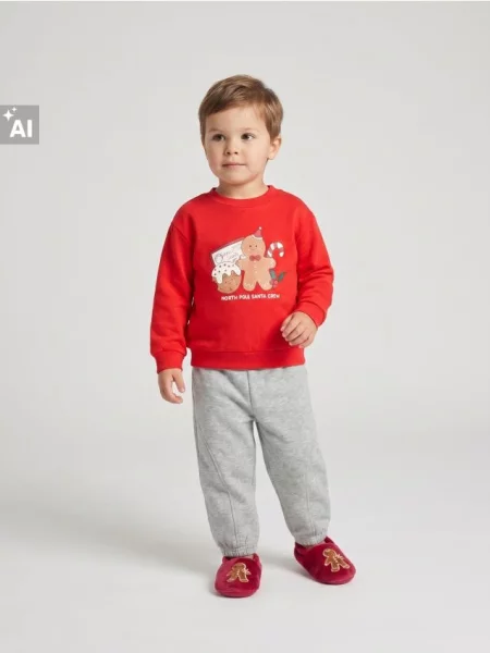 Sinsay vánoční mikina crewneck s potiskem perníkového panáčka červená