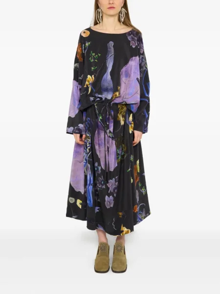 Jedwabna sukienka midi Anntian w kwiatki z nadrukiem fioletowa