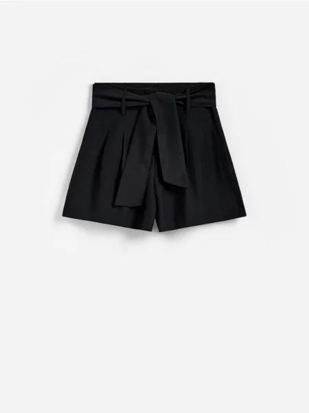 Reserved Pantaloni scurți cu fibre lyocell negru