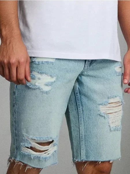 Sinsay Szorty jeansowe z ozdobnymi rozcięciami niebieski