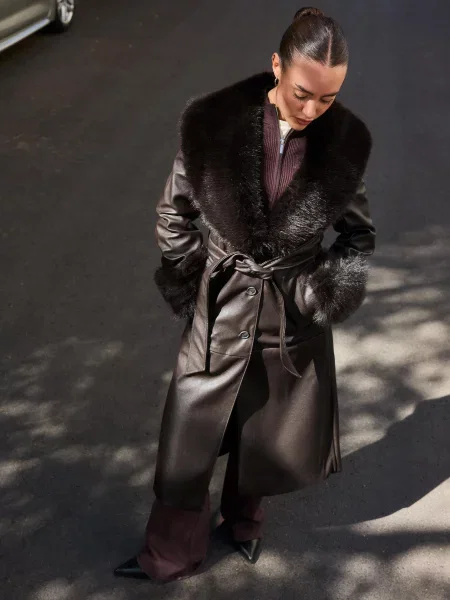 Bershka Płaszcz Ze Sztucznej Skóry Łączony Z Efektem Futra Kobieta Xs brązowy