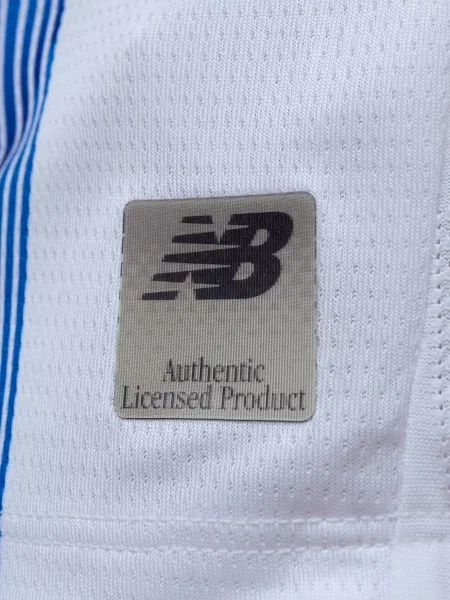 Футболка New Balance біла