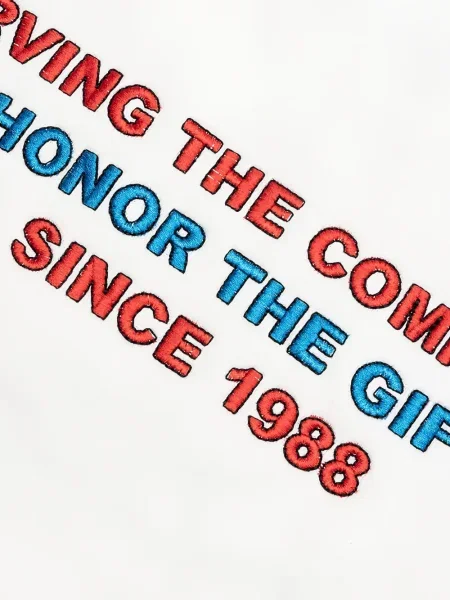 Siuvinėtas džemperis su gobtuvu Honor The Gift balta