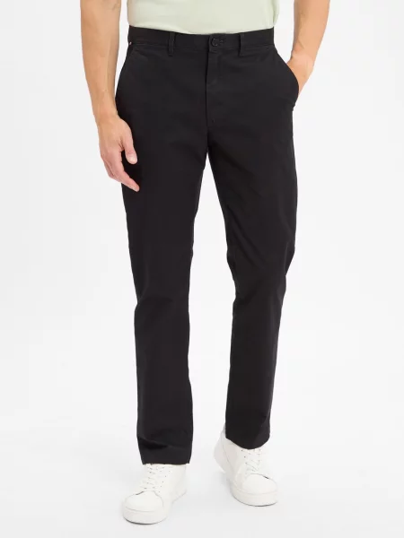 Chinosy o kroju regular fit z mieszanki bawełny model ‘DENTON’ Tommy Hilfiger czarne