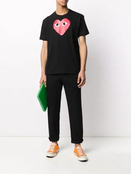 Raštuotas marškinėliai Comme Des Garçons Play su širdelėmis juoda