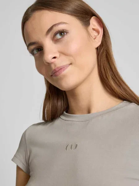 T-shirt z wyhaftowanym logo — LeGer Studio Kollektion