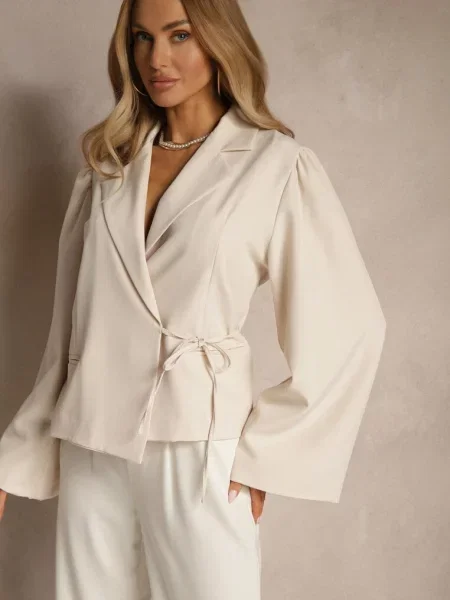 Jasnobeżowa Marynarka z Rozszerzanymi Rękawami Zdobiona Wiązaniem z Boku Sanivera beżowa