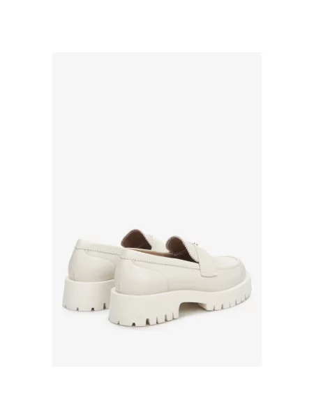 Лофери на тракторній підошві шкіряні молочні Estro білі