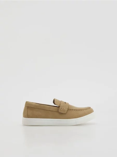 Классические лоферы Reserved бежевые