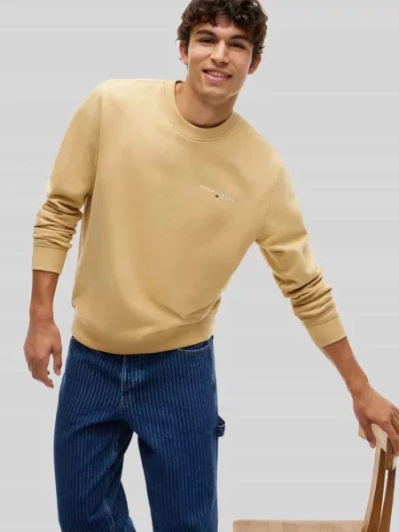 Bluza o kroju regular fit z małym napisem z logo Tommy Jeans beżowa