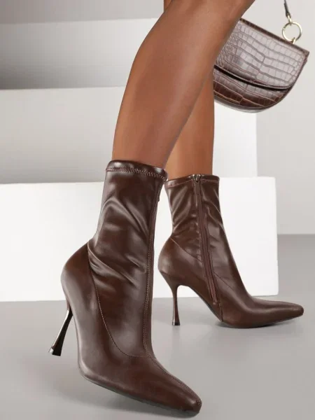 Botine Adonella maro