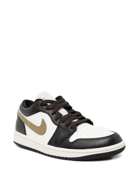 Geacă Nike cu glugă maro