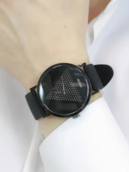 Часовник Guess черно