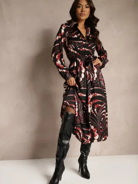 Koszulowa Sukienka o Rozkloszowanym Kroju z Gumką w Talii w Abstrakcyjny Print Tinnelittia czarna