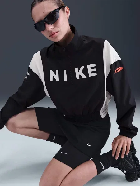 Свитер Nike черный