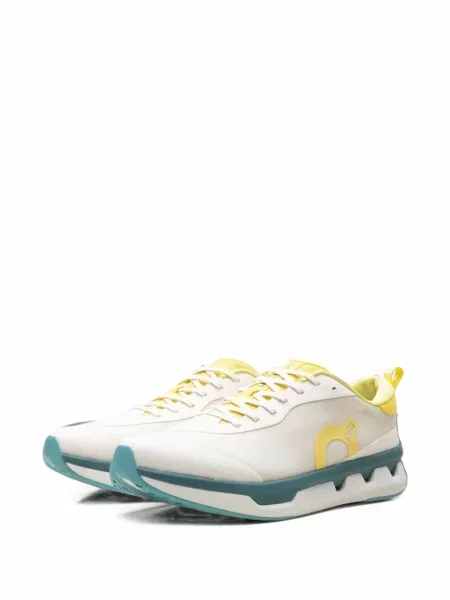 Sneakerși On