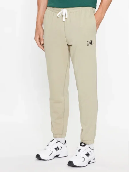 New Balance Teplákové nohavice NB Essentials Sweatpant zelená