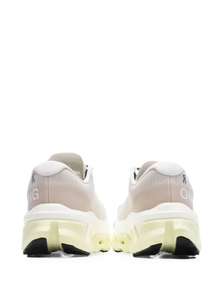 Sneakerși On
