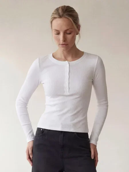 ARMIE Tričko The Petra Henley Slim-Fit Top White' biela