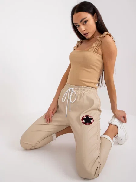 Pantaloni Fashionhunters din piele bej