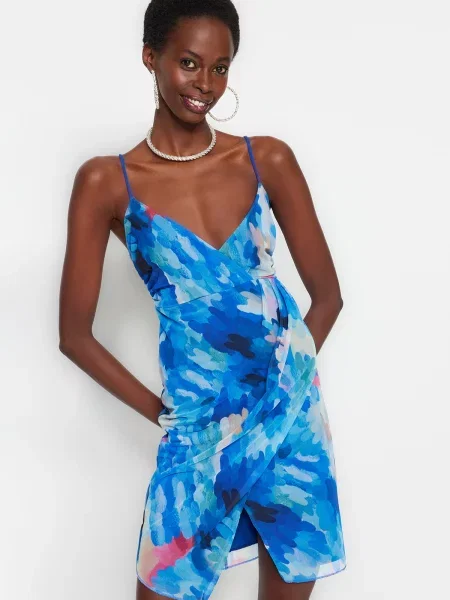 Sukienka wieczorowa Trendyol elegancka dwurzędowa