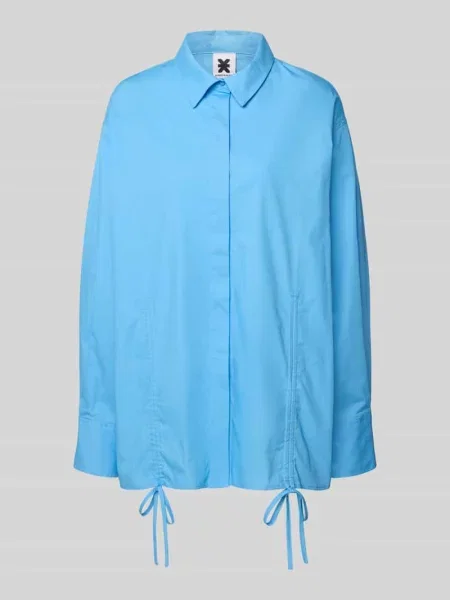 Bluzka o kroju oversized z trokiem i ukrytą listwą guzikową Karo Kauer niebieska