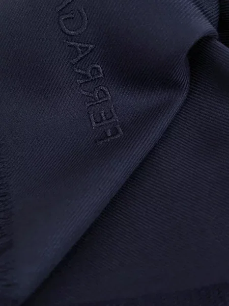 Fular Ferragamo cu broderie albastru
