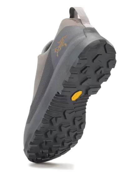 Fűzős csipkés sneaker Arc'teryx szürke
