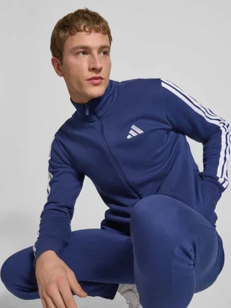 Dres z wyhaftowanym logo Adidas Sportswear