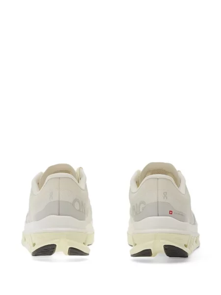 Sneakerși On