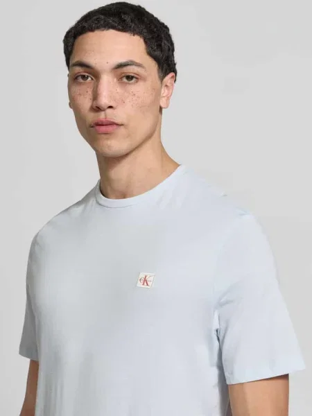 T-shirt z naszywką z etykietą model BADGE w Calvin Klein Jeans biała