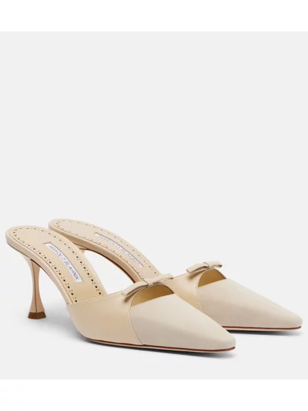 Papuci tip mules Manolo Blahnik din piele de căprioară bej